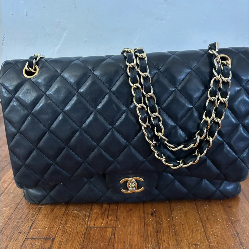 Chanel lamb skin large shoulder bag - Picture 1 of 6
